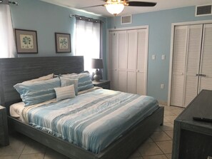 1 dormitorio, escritorio, tabla de planchar con plancha y wifi