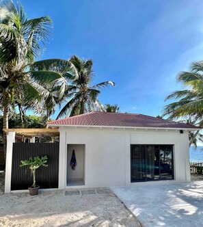 Exterior - Le Rêve is your dream beachfront getaway, just minutes from San Pedro. (San Pedro)