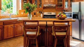 Geladeira, micro-ondas, fogão, cooktop