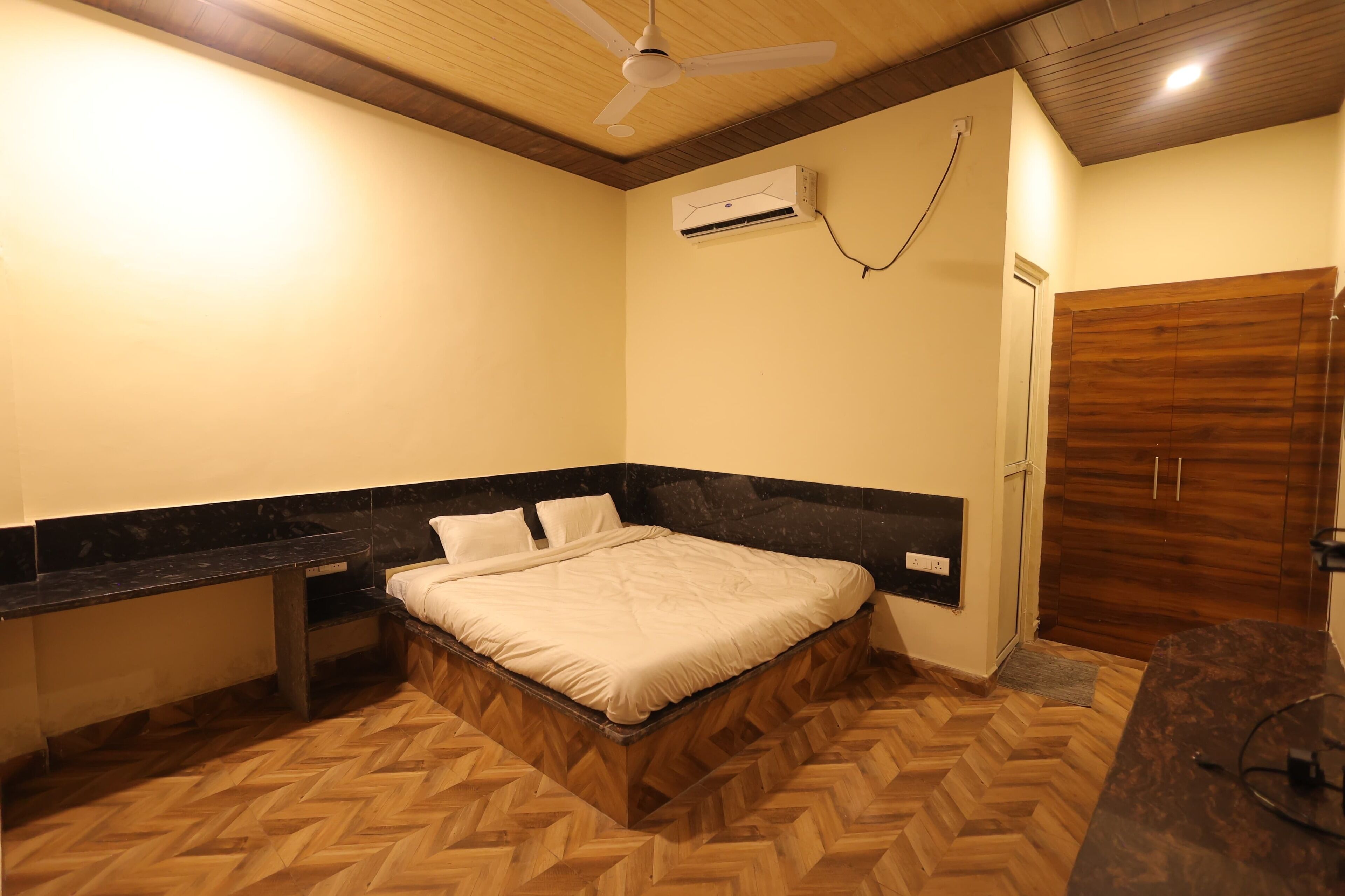 In-room safe, desk, laptop workspace, blackout drapes