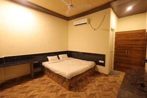 In-room safe, desk, laptop workspace, blackout curtains