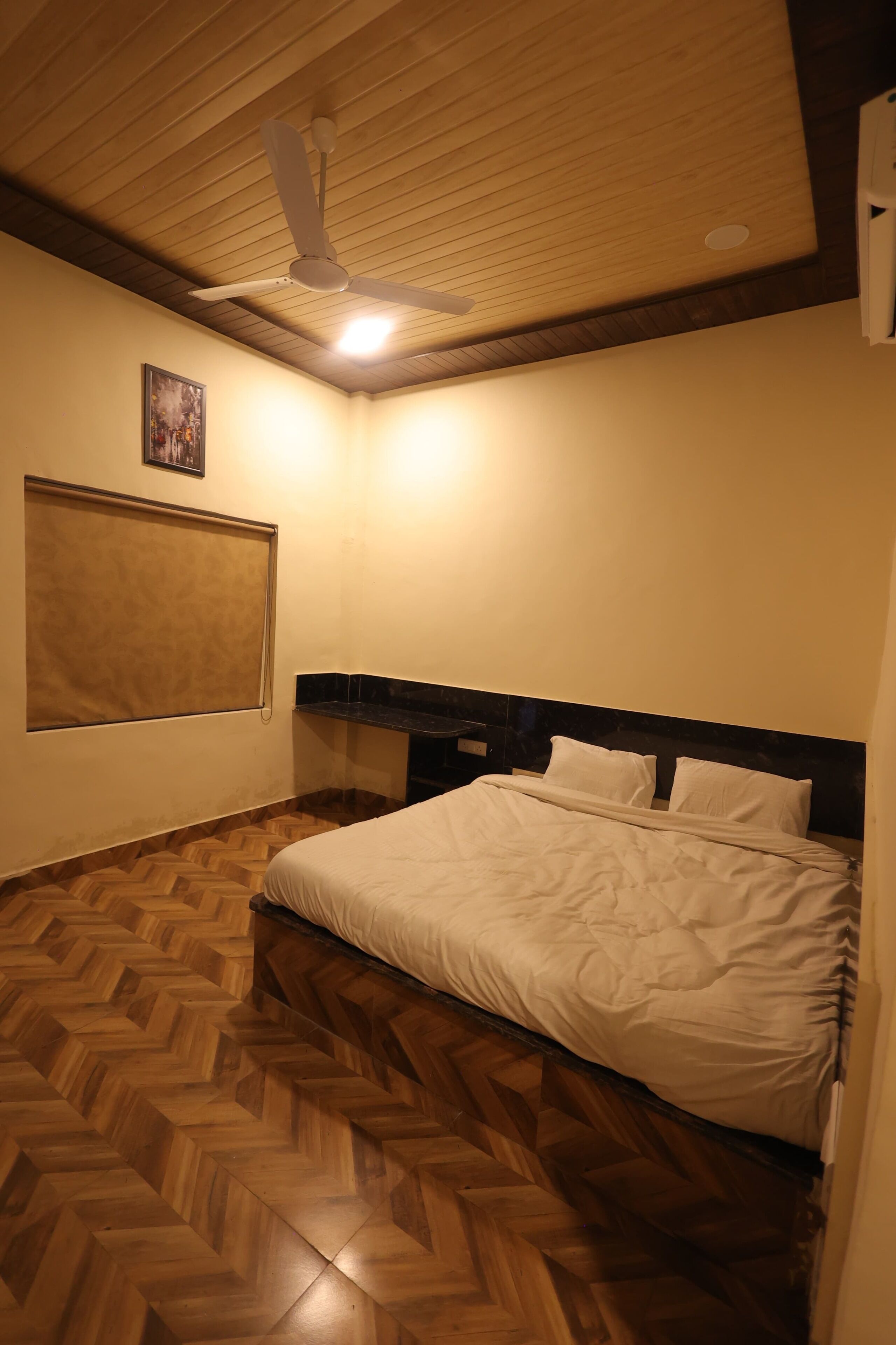 Caja de seguridad en la habitación y escritorio 