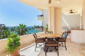 Outdoor dining - Beautiful 2-bedroom suite in Villa La Estancia in Cabo (El Medano Ejidal, Cabo San Lucas)
