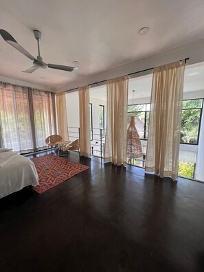 4 soverom, skrivebord, strykejern/-brett og wi-fi (inkludert)