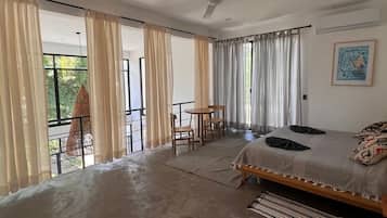 4 bedrooms, desk, iron/ironing board, free WiFi