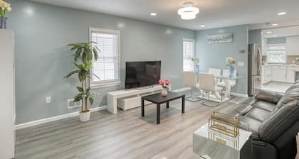 Modern 3-bedroom house in Downtown Princeton with fitness room, AC, parking.