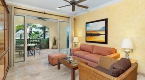 Een smart-tv, een muziekbibliotheek, een filmbibliotheek en een stereo