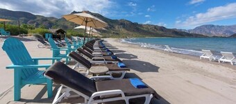 Available during Christmas and New Years! Elegant 1BD in Beachfront Resort & SPA