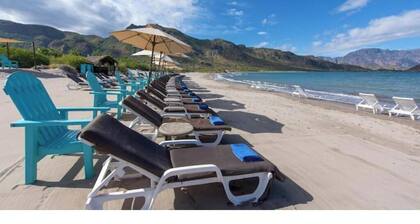 Available during Christmas and New Years! Elegant 1BD in Beachfront Resort & SPA