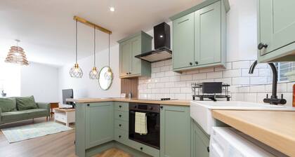 Cosy-Cute Miner's Cottage on the Taff Trail
