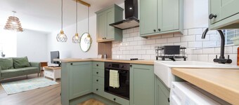 Cosy-Cute Miner's Cottage on the Taff Trail