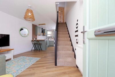 Cosy-Cute Miner's Cottage on the Taff Trail