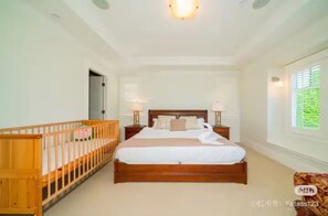 6 habitaciones, escritorio y tabla de planchar con plancha