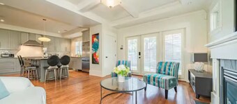 Prime Vancouver Elegant 6BR+4.5BA Villa | Sleeps 14 | 2-Yr Host w/ 5★ Reviews