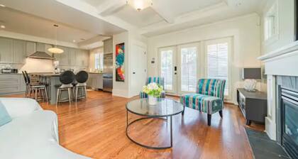Prime Vancouver Elegant 6BR+4.5BA Villa | Sleeps 14 | 2-Yr Host w/ 5★ Reviews