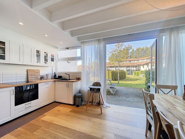 Kühlschrank, Mikrowelle, Ofen, Geschirrspüler