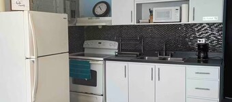 By the airport 4 rooms 2 bathrooms