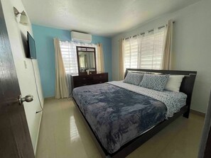 4 habitaciones, tabla de planchar con plancha, wifi y ropa de cama 