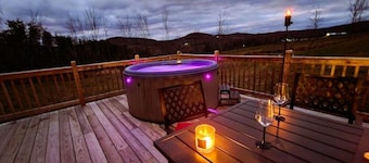 Luxe Barn • Hot tub • Pond • Pet Friendly • Firewood
