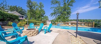 Sunset Cove, 3-bedroom lake house