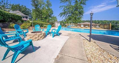 Sunset Cove, 3-bedroom lake house