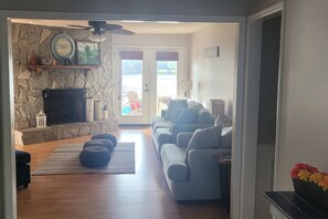 Smart-TV, Kamin, BĂŒcher