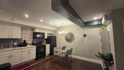 Charming 1-bedroom Studio Apartment Few Blocks from TWU