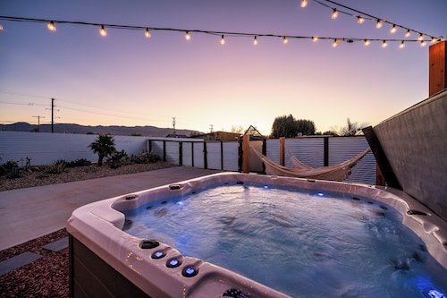 Golden Hour Retreat – Serene Stay Near Joshua Tree 8 People Comfortable