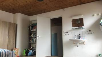 4 slaapkamers, een bureau