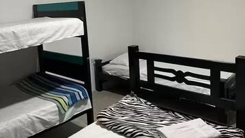 Dortoir Partagé Familial, climatisation | Literie de qualité supérieure, draps fournis