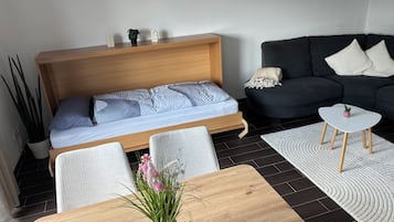 1 Schlafzimmer, Zimmersafe, Schreibtisch, Reisekinderbett