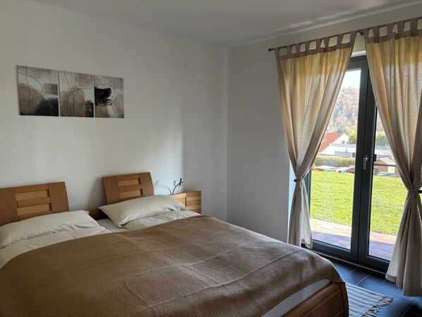 1 bedroom, in-room safe, desk, travel cot