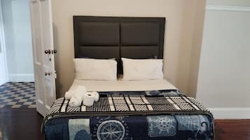 Habitación individual básica | Escritorio y espacio para trabajar con un portátil