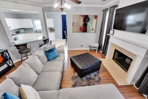 Living area - Elegant 4BR Home Near Cobb Hospitals & Braves Stadium (College Park)