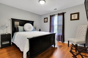 4 bedrooms, iron/ironing board, WiFi - Elegant 4BR Home Near Cobb Hospitals & Braves Stadium (College Park)
