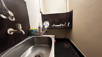 Economy Double or Twin Room | Private kitchen