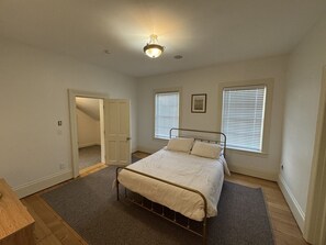 3 多间卧室、熨斗/熨衣板、免费 WiFi、床单