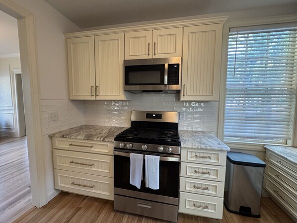 Fridge, microwave, oven, stovetop - Historic Home Downtown Port Huron (Port Huron)