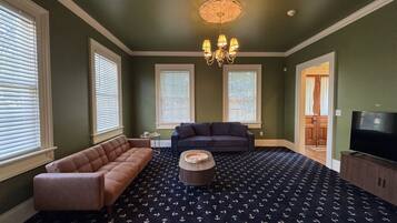 Smart TV, books, stereo