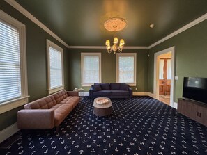 Smart TV, books, stereo - Historic Home Downtown Port Huron (Port Huron)