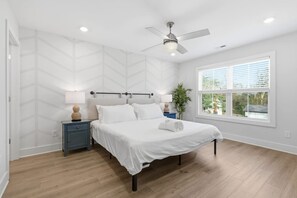 Desk, WiFi, bed sheets