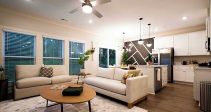 Band New Luxury Stay, 3 min to Downtown Sleeps 10