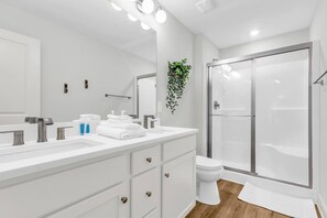 Shower - The Spartan Retreat | Luxe 3BR | Sleeps 10 (Spartanburg)