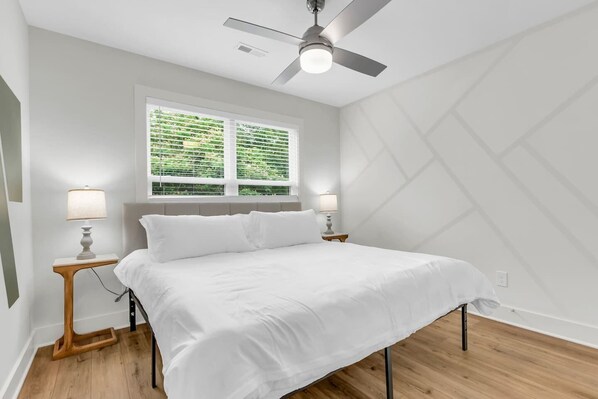 Desk, WiFi, bed sheets