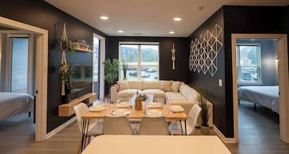 Luxe Modern Loft, Great for Long Stays W/King Beds