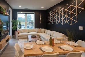 Dining - Luxe Modern Loft, Great for Long Stays W/King Beds (Spartanburg)