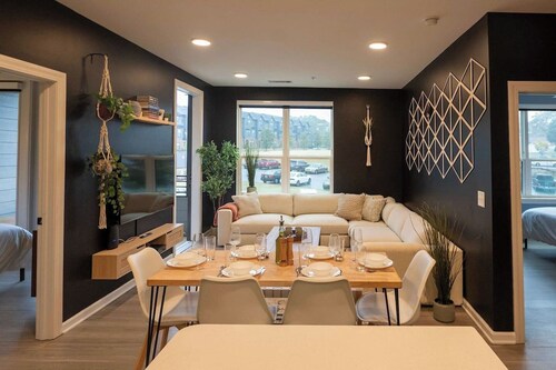 Luxe Modern Loft, Great for Long Stays W/King Beds