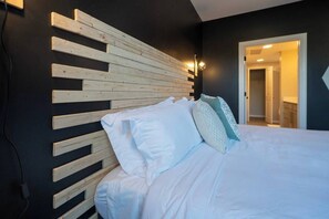 Desk, WiFi, bed sheets - Amazing location, 2 King beds, Modern loft (Spartanburg)