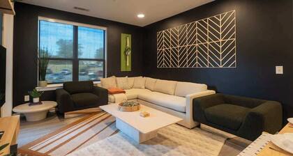 Amazing location, 2 King beds, Modern loft