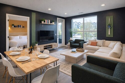 Amazing location, 2 King beds, Modern loft